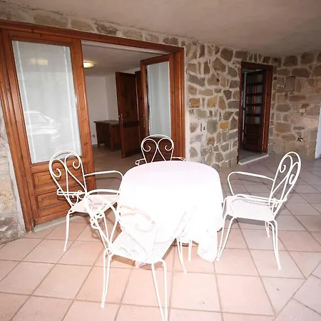 Apartamento Con Cucina Rustica