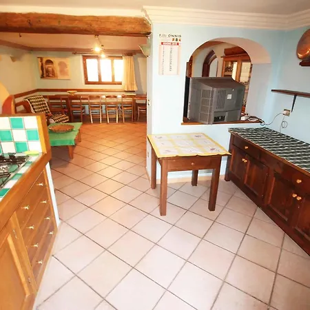 Apartamento Con Cucina Rustica