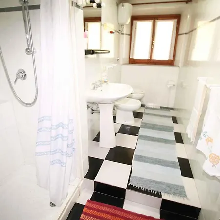 Apartamento Con Cucina Rustica *